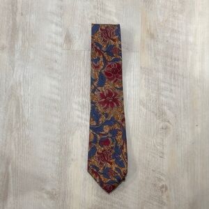 Vintage Van Heusen Floral Patterned Tie in Red and Blue